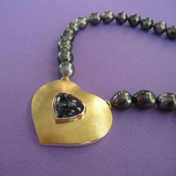 Wertvolles Collier mit Tahiti Perlen und Turmalin Herz Anhänger