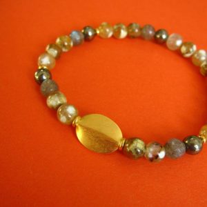 Braunes Herbst Achat Armband mit ovalem vergoldetem Ornament und mit bunten Achat und Labradortit