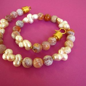 Rosa Zwillingsperlen Collier und Feuerachat und Haken Verschluss