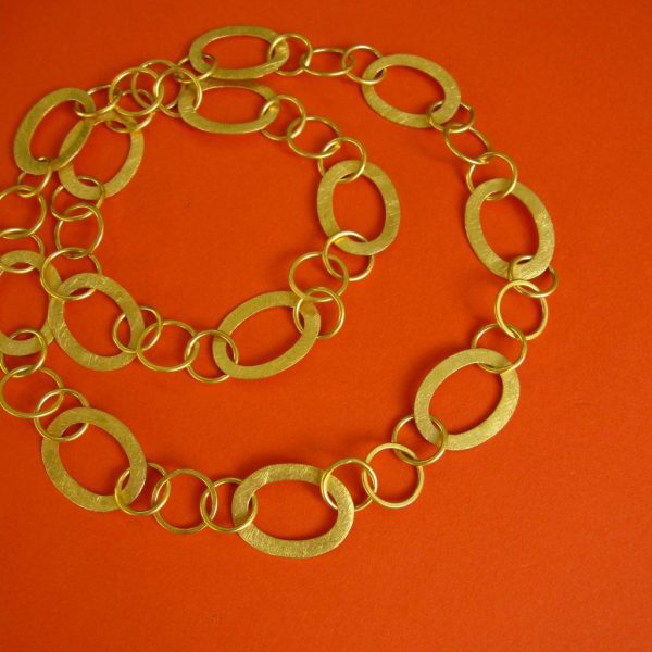 vergoldete Gliederkette mit runden und ovalen Kettengliedern