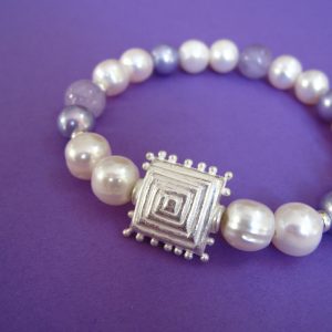Perlenarmband mit Amethyst, Silber Ornament