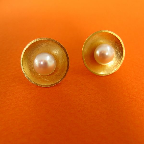 Runde Ohrstecker mit Perlen in Silber Vergoldet