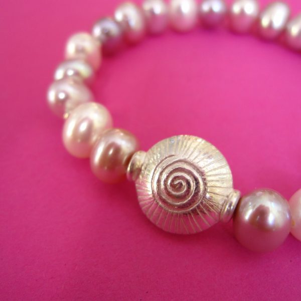 Rosa Perlen Armband mit Silber Spirale