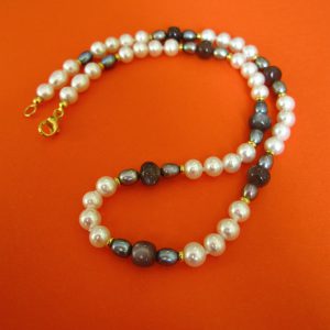 Choco Mondstein Collier mit Perlen