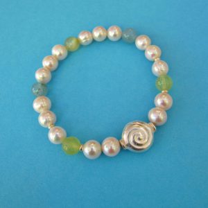 Perlenarmband, Aquamarin, Prehnit und Silberschnecke