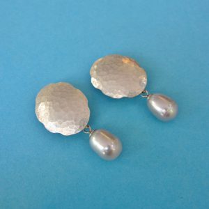 Ovale gehämmerte Silber Clips mit Perle