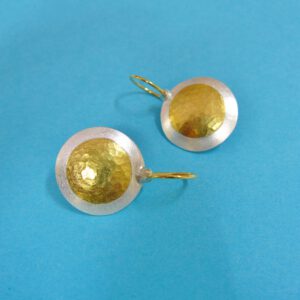 Runde Ohrhänger mit Goldpunkt 23 mm