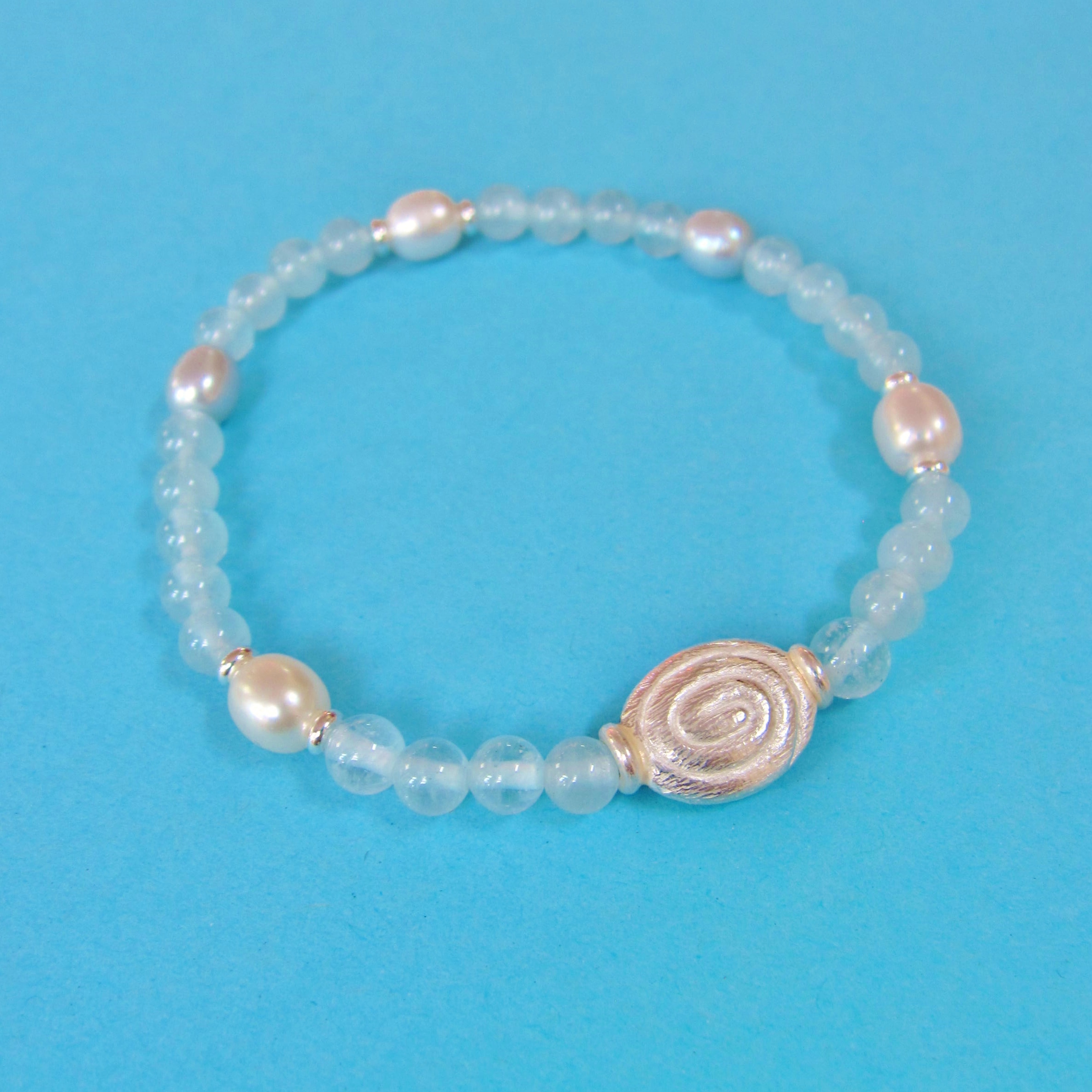 Zartes Aquamarin Armband mit ovaler Silber Spirale